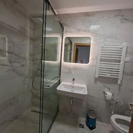 Brand New 1br With Private Garage Appartement *
